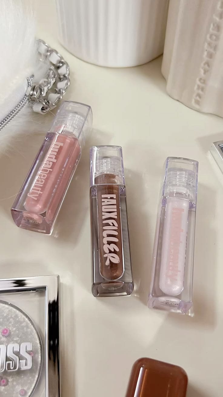 HUDA BEAUTY Faux Filler Ultra-Hydrating Tinted Jelly Lip Oil