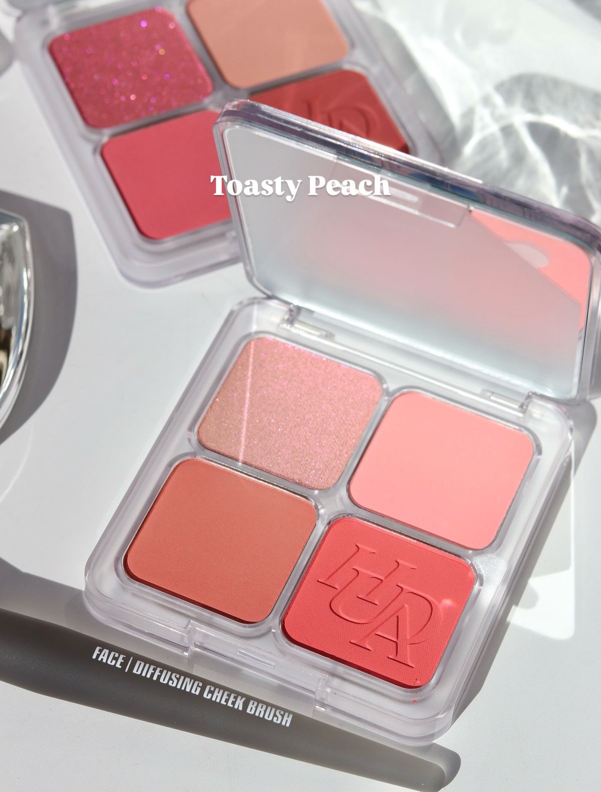 HUDA BEAUTY Blush Filter Blurring Blushlighters Palette