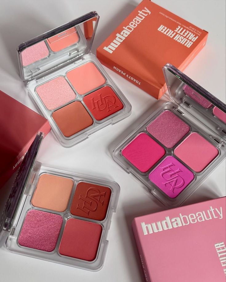 HUDA BEAUTY Blush Filter Blurring Blushlighters Palette